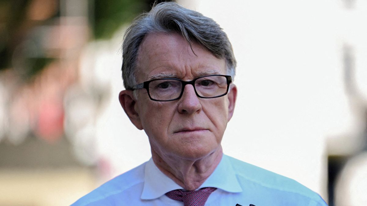 Britský exministr Mandelson spojovaný s Epsteinem opustí Sněmovnu lordů